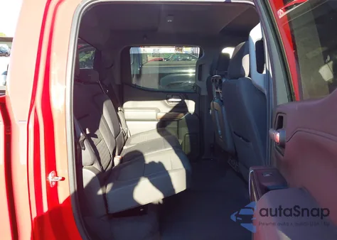 2019 Chevrolet Silverado K1500 Rst z USA, uszkodzony, nr VIN 3GCUYEED0KG119751